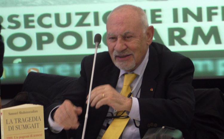 1462093547019.jpg--console_armeno__