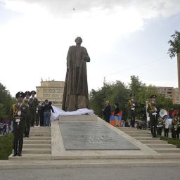 Svelata la statua di Garegin Nzhdeh a Yerevan