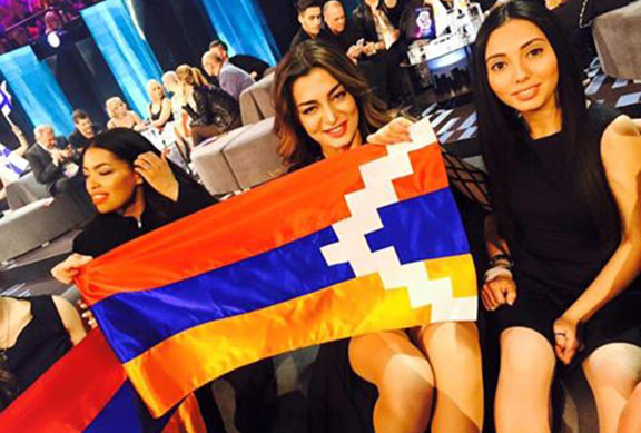 Iveta-Mukuchyan-displays-the-Artsakh-flag-during-a-Eurovision-press-conference