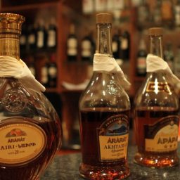 Il brandy Ararat Nairi premiato come miglior brandy alla Competizione Internazionale dei Vini e degli Spiriti a Mosca
