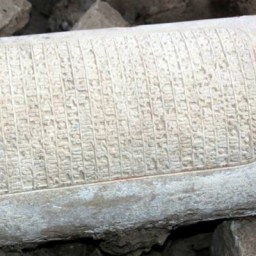 Pietra con iscrizioni armene dissotterrata nei pressi di Elazig, in Anatolia Orientale