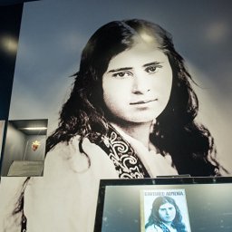 Aurora Mardiganyan: l’incredibile storia e le foto rare della Giovanna d’Arco armena