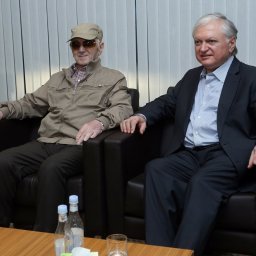 Charles Aznavour a Yerevan per i suoi 93 anni