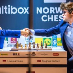 Scacchi: Levon Aronian batte il numero uno mondiale Carlsen