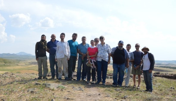 Foto di gruppo della missione. Al centro la vice-direttrice Priscilla Vitolo.