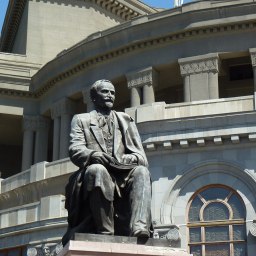 19 febbraio, compleanno di Hovhannes Tumanyan