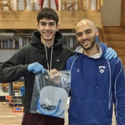 Due fratelli armeni producono mascherine innovative a Londra